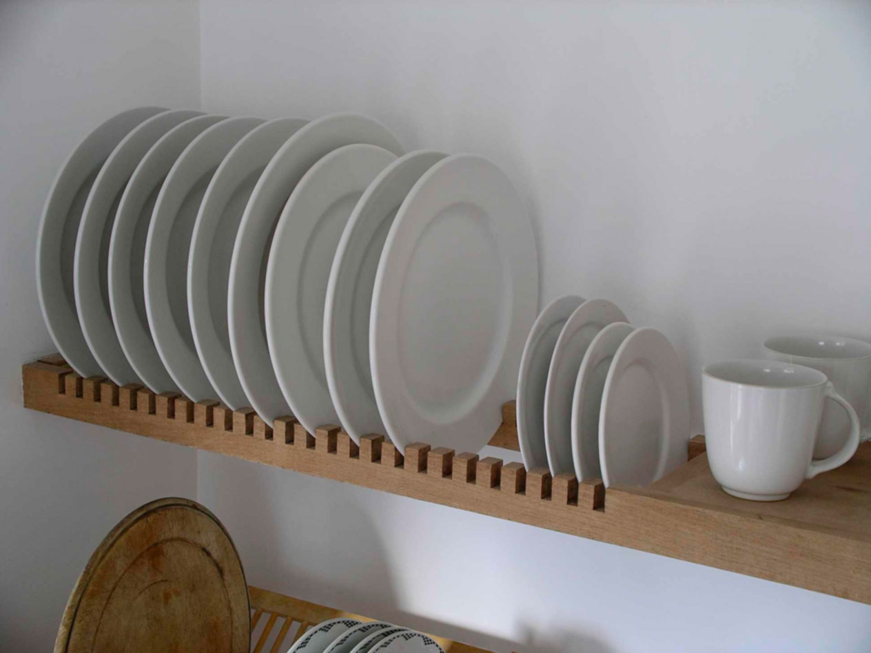 kitchen plate rack is an extension of the solid beech shelf