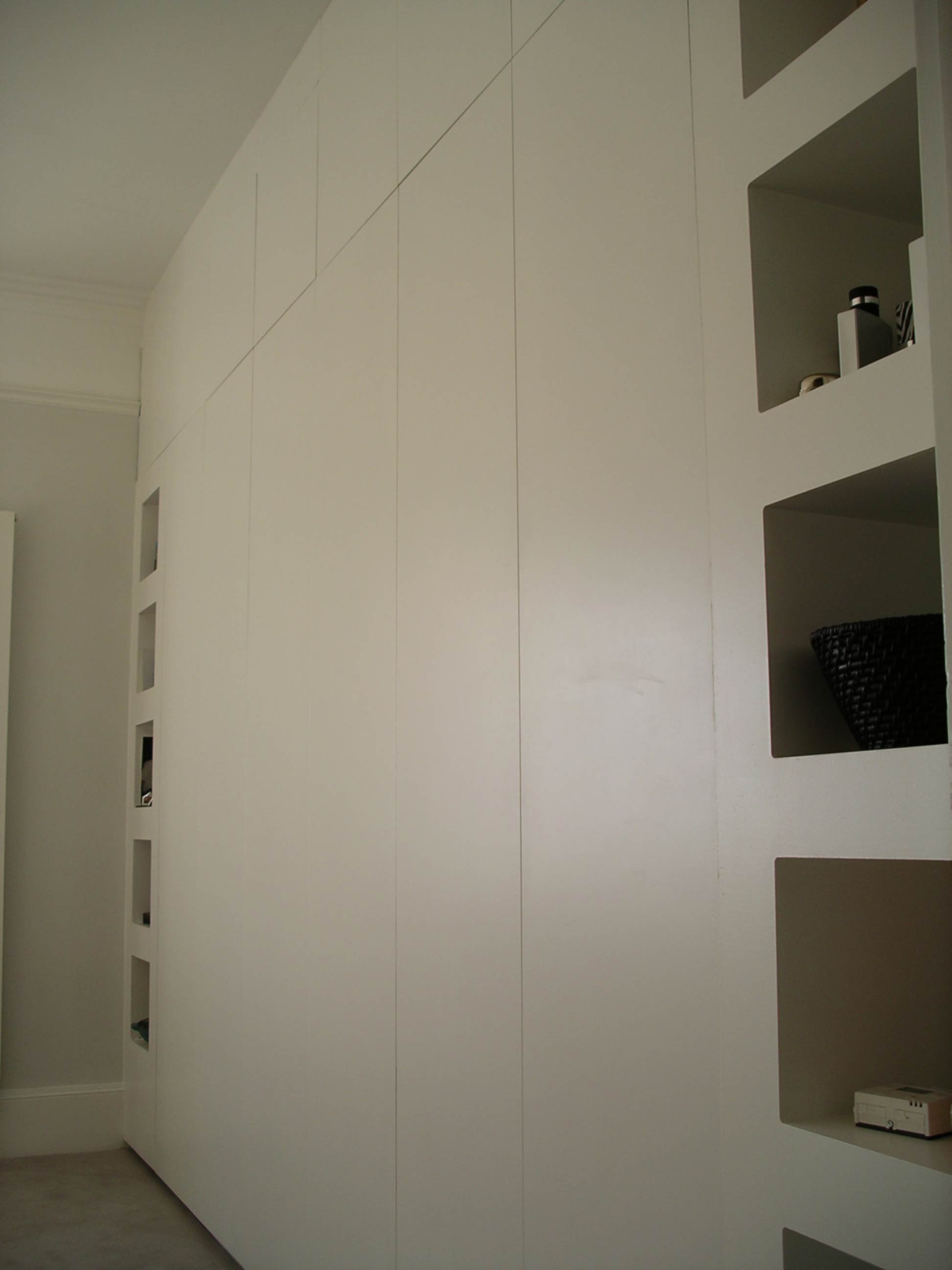 wall to wall wardrobe by Peter Henderson Furniture, Brighton, UK